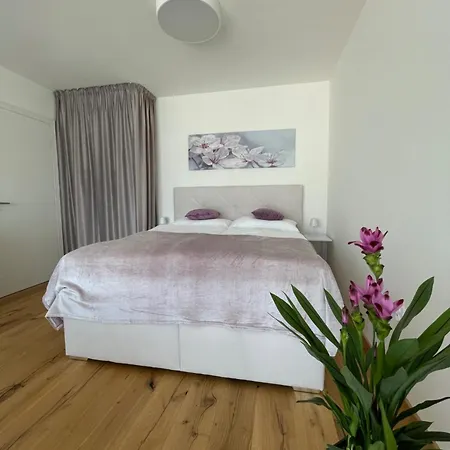 Apartment H52